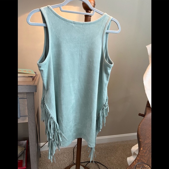 Suede top with fringe - Picture 2 of 3